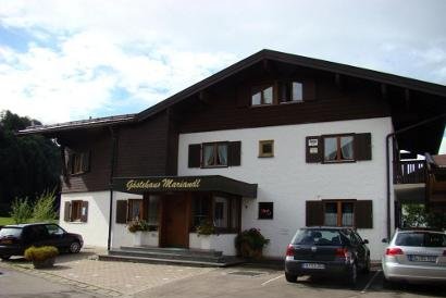 Bild vom Hauseingang des Gästehauses Mariandl in Oberstdorf